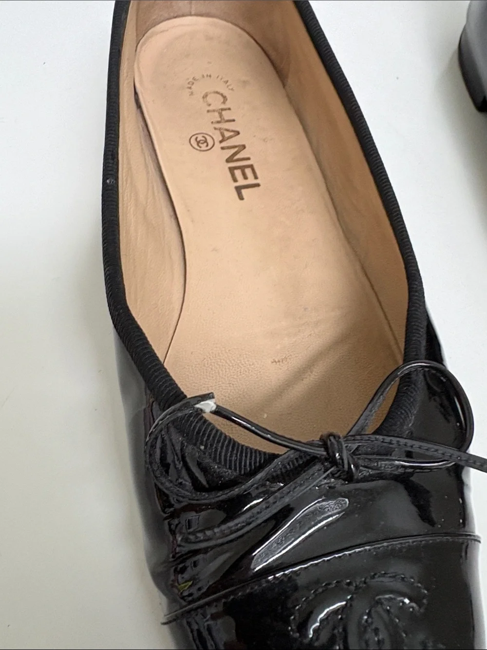 CHANEL Vintage Black Patent Leather CC Logo Ballet Flats with Bow